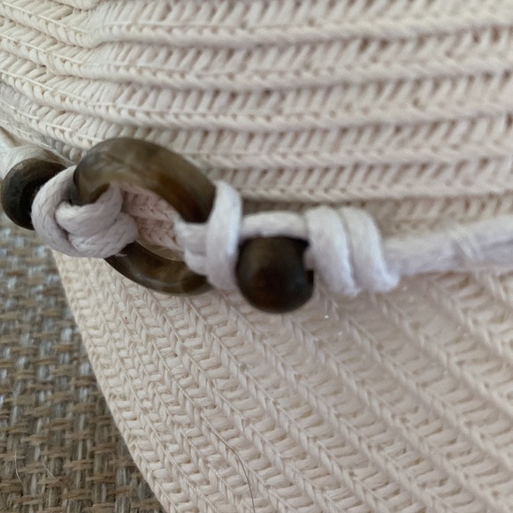 CROFT & BARROW off-white visit terry band beaded accent Velcro - Picture 2 of 2